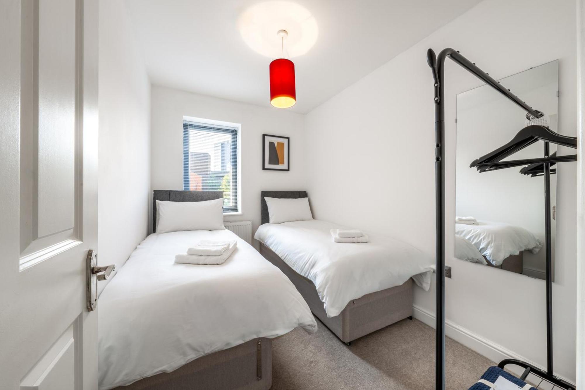 Central Watford Retreat By Hampton - Ideal For Contractors & Leisure Guests Apartment ภายนอก รูปภาพ